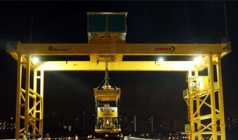 Gantry crane using solar power for lighting