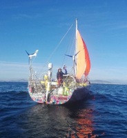 Broken mast ends record breaking sail