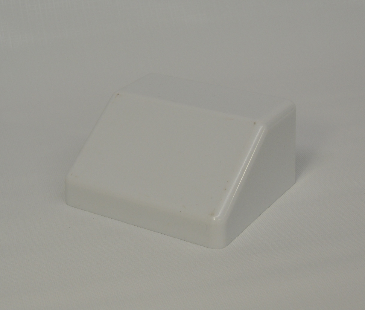 Cable entry box 2 gland white with Grommets & Plugs