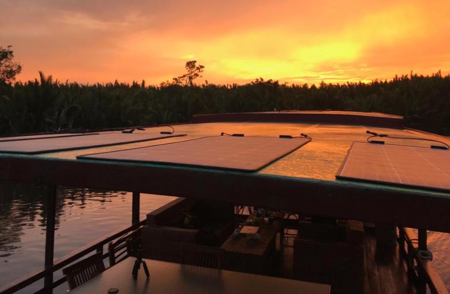 eArche solar panels installed on Borneo tourist boat to power air conditioners in quiet comfort