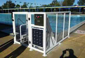 Pool lift powered by solar panel