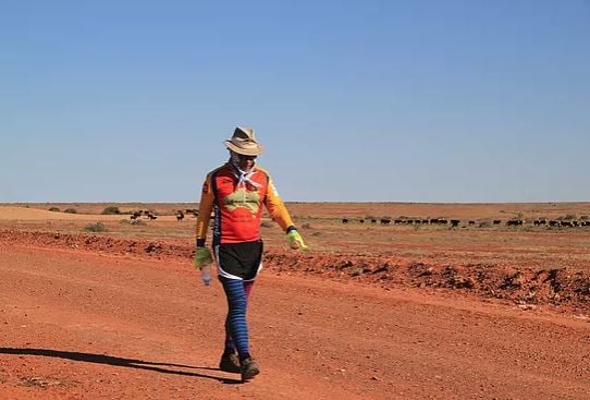 Phil McDonald is walking 2300 km following Burke and Wills route