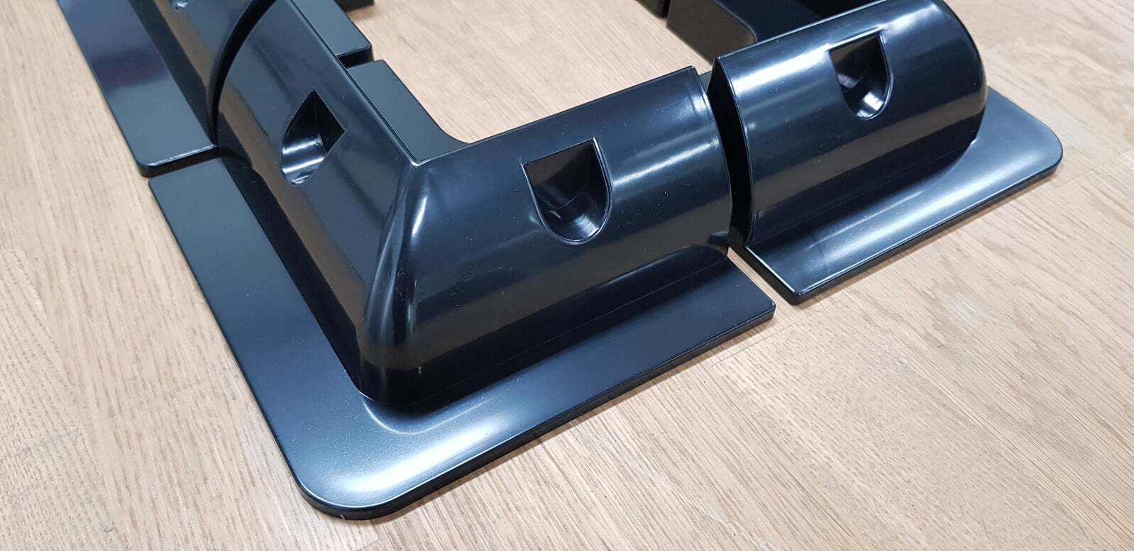 Exotronic Black Solar Panel ABS Plastic Corner plus Mid Brackets 1