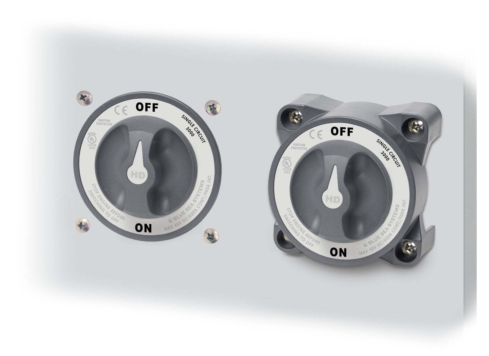 Diagram comparing rear panel mounting versus front surface mounting options for HD-Series switches