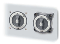 Diagram comparing rear panel mounting versus front surface mounting options for HD-Series switches