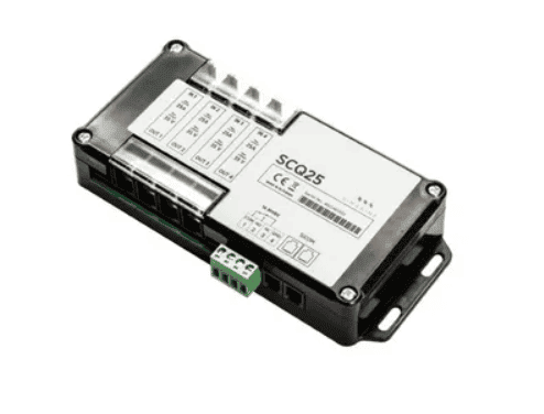 Isometric view of a Simarine SCQ25 quad shunt showing four 25A circuit inputs and communication ports