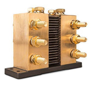 High-capacity Victron DC shunt with brass blocks and M10 threaded terminals for current measurement